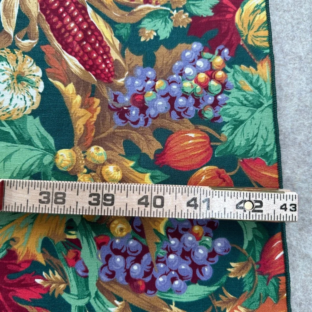 VTG Tablecloth Unisex 43